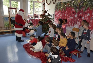 PÈRE NOËL DANS LES ÉCOLES ET CENTRES DE LOISIRS